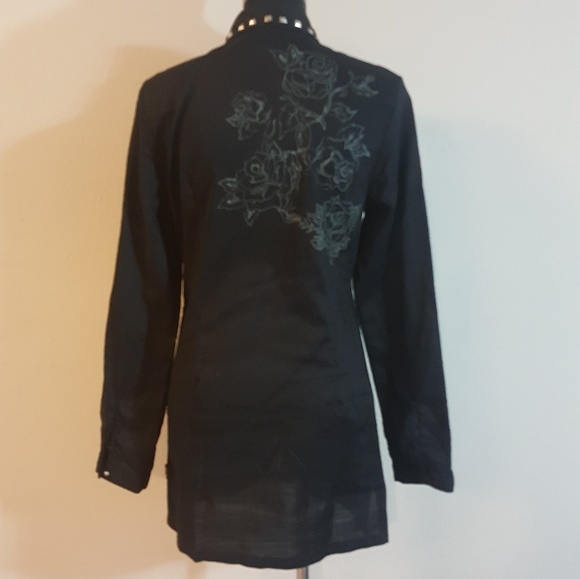 Spice & Roses Lace Up Embroidered Tunic Top - Picture 3 of 7
